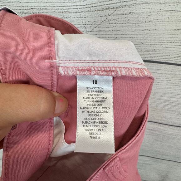 A New Approach Plus Size Pink Mid-Rise Midi Shorts Size 18 - Picture 8 of 8